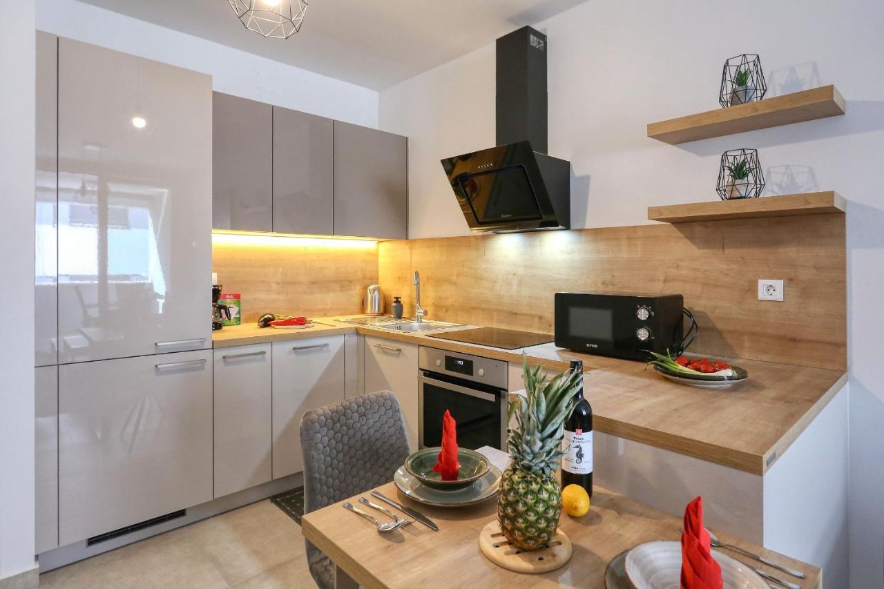 Apartments Luna With Free Parking Zadar Exterior photo