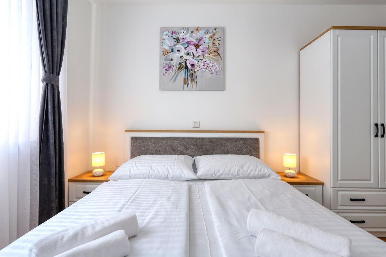 Apartments Luna With Free Parking Zadar Exterior photo